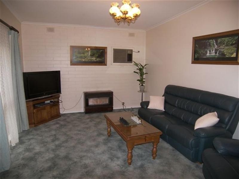 19 Gwender Terrace, Para Hills SA 5096