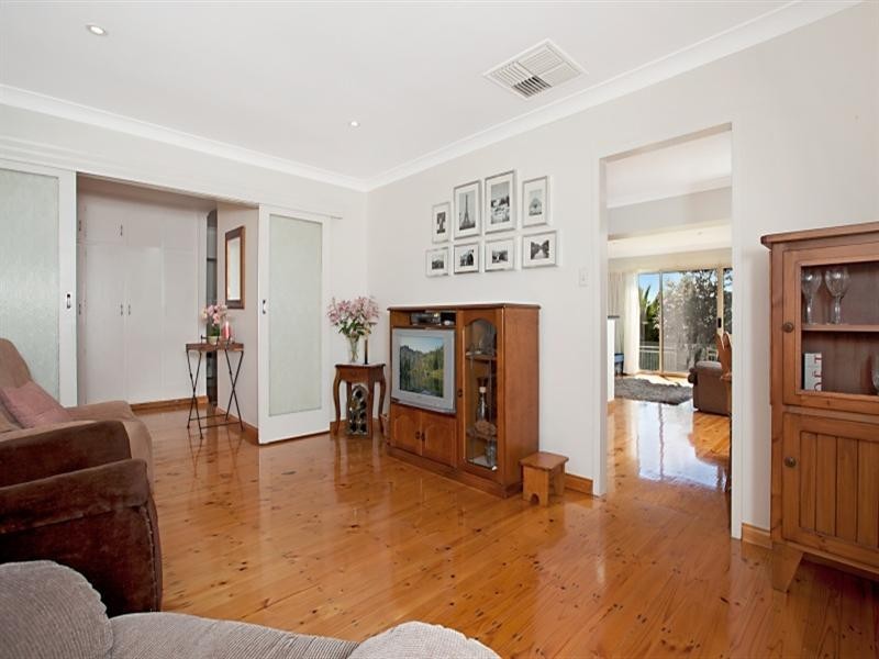 6 Gondola Grove, Para Hills SA 5096