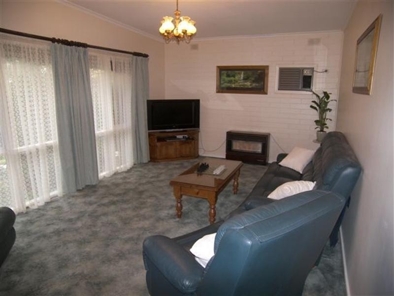 19 Gwender Terrace, Para Hills SA 5096