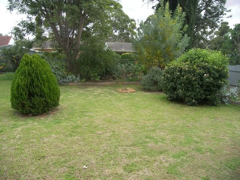 27 Lorna Road, Para Hills SA 5096