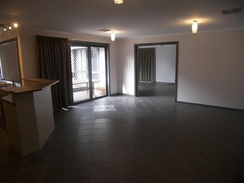 11 Kopoola Crescent, Gilles Plains SA 5086