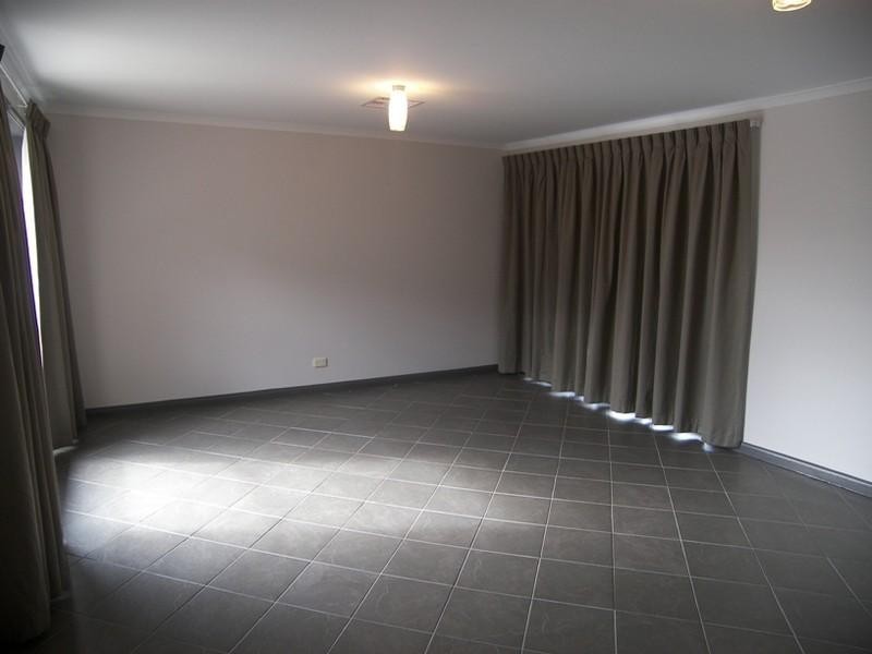 11 Kopoola Crescent, Gilles Plains SA 5086