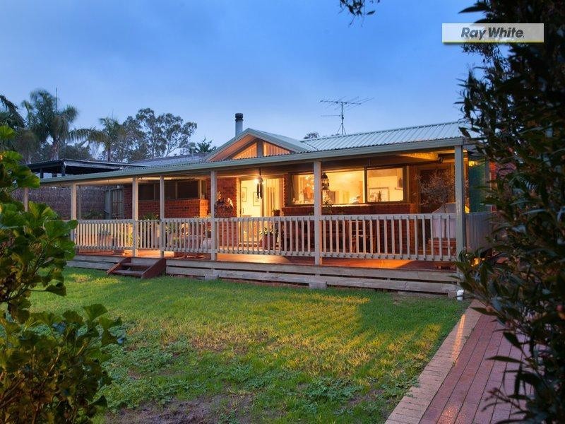 8 Fenton Avenue, Rosebud VIC 3939