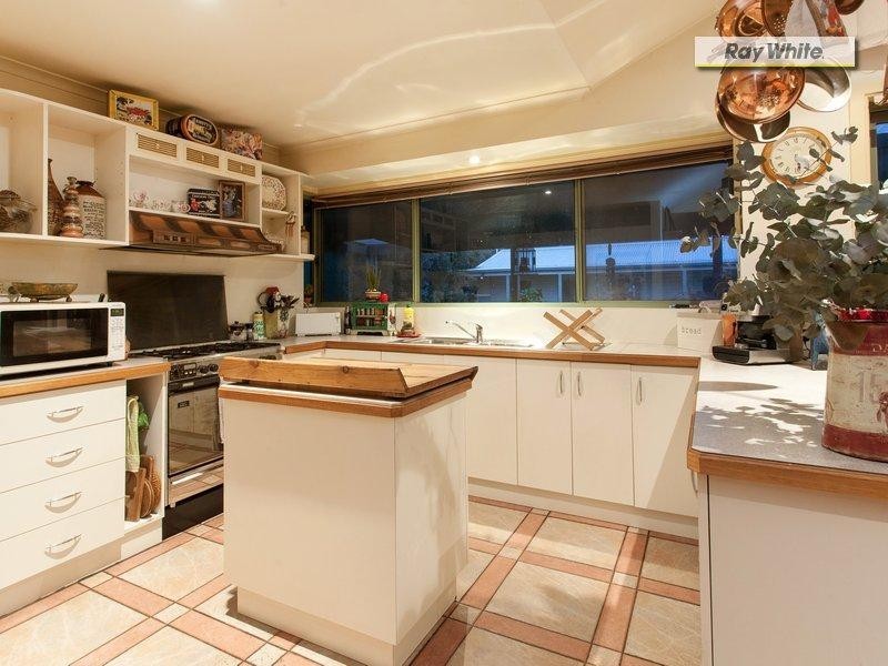 8 Fenton Avenue, Rosebud VIC 3939