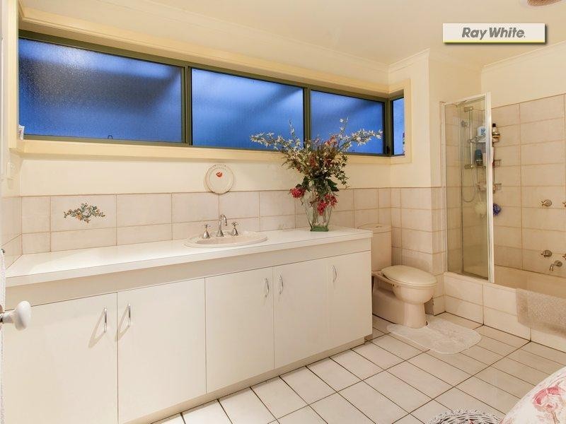 8 Fenton Avenue, Rosebud VIC 3939