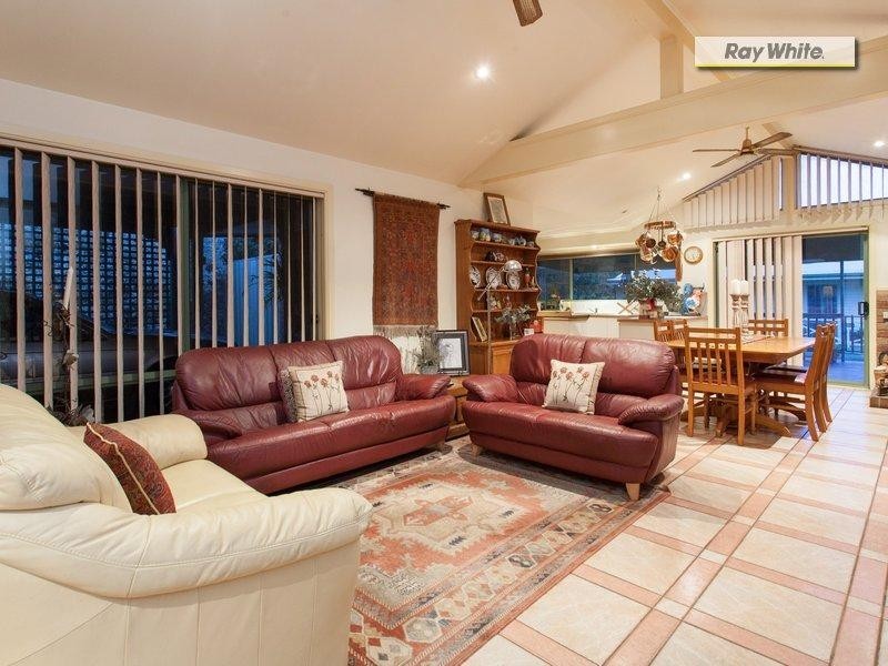 8 Fenton Avenue, Rosebud VIC 3939
