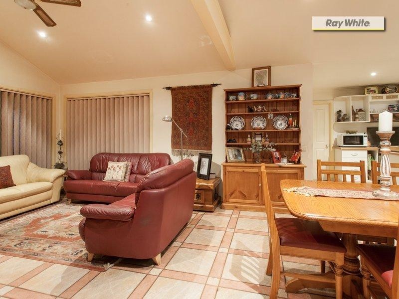 8 Fenton Avenue, Rosebud VIC 3939
