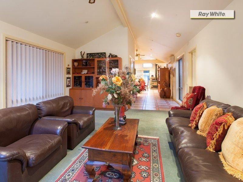8 Fenton Avenue, Rosebud VIC 3939