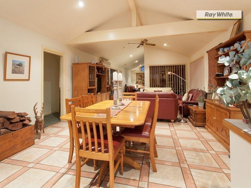8 Fenton Avenue, Rosebud VIC 3939