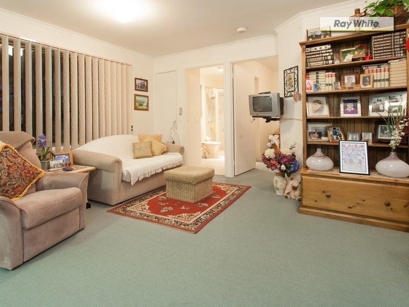 8 Fenton Avenue, Rosebud VIC 3939