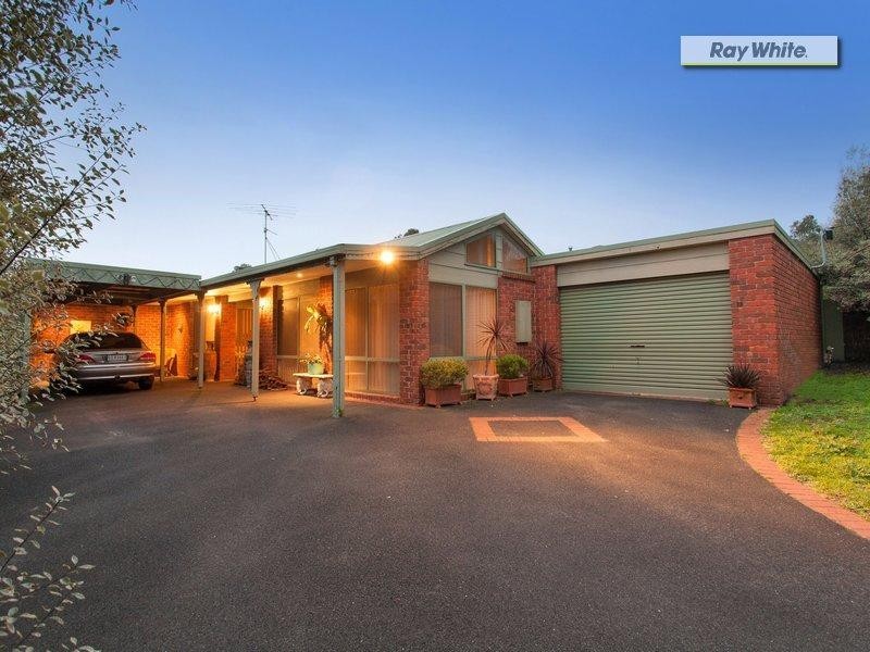8 Fenton Avenue, Rosebud VIC 3939