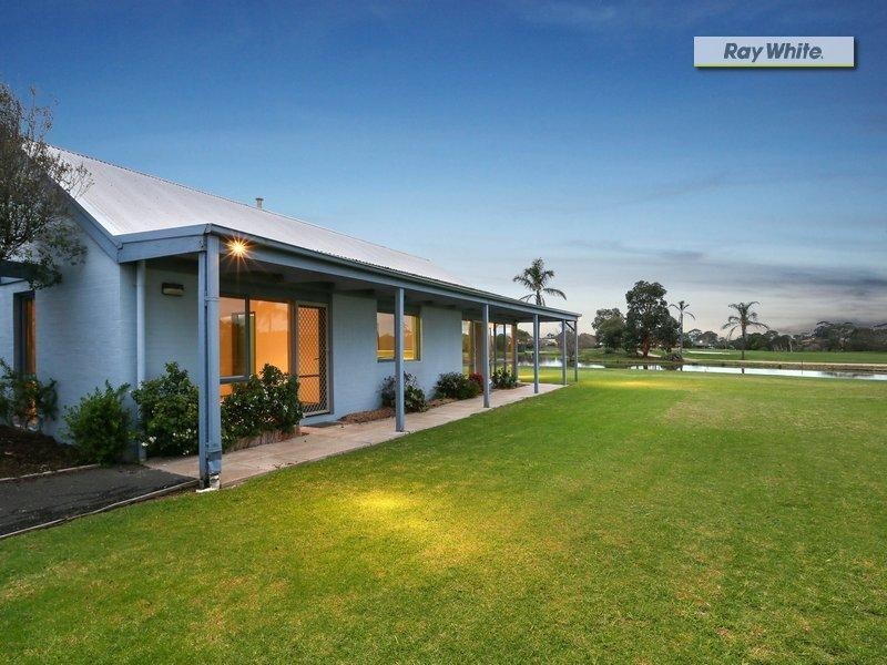 18 Golf Course Circle, Safety Beach VIC 3936