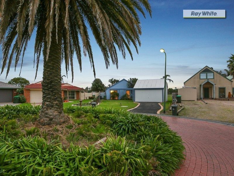 18 Golf Course Circle, Safety Beach VIC 3936