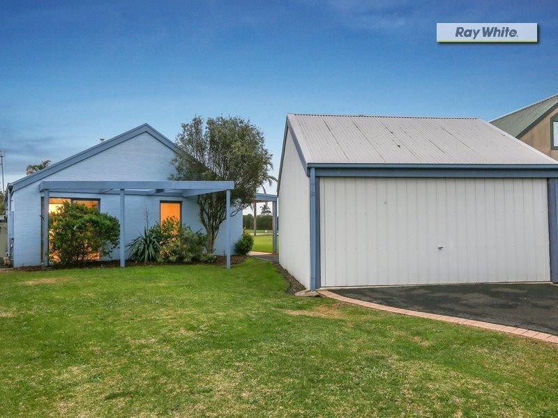 18 Golf Course Circle, Safety Beach VIC 3936