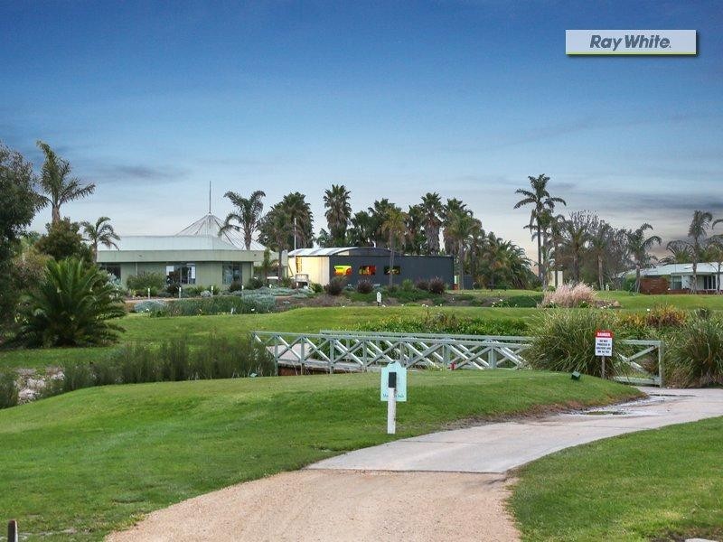 18 Golf Course Circle, Safety Beach VIC 3936