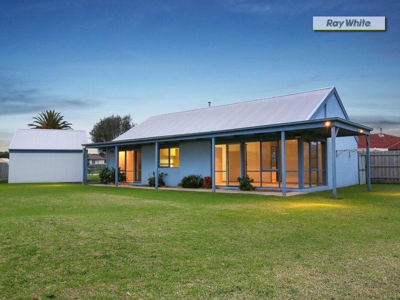 18 Golf Course Circle, Safety Beach VIC 3936