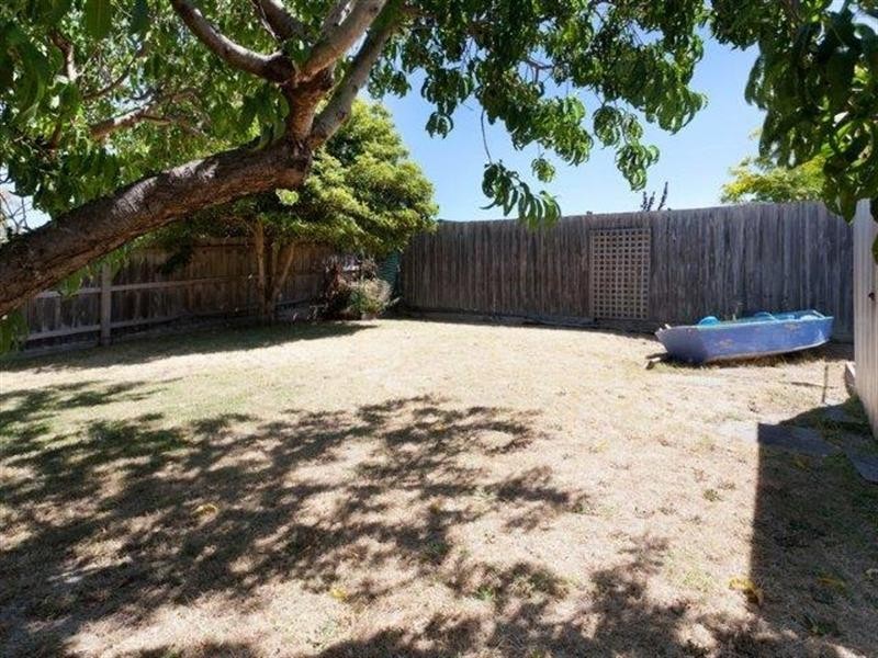 104 Fifth Avenue, Rosebud VIC 3939