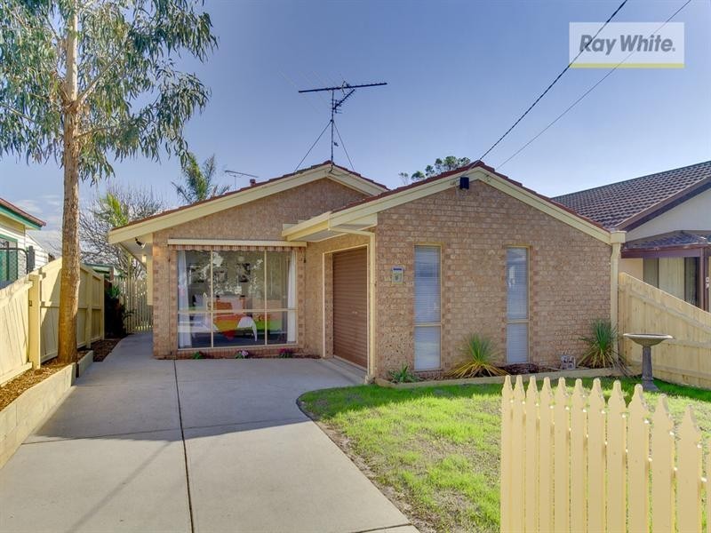 16 Sixth Avenue, Rosebud VIC 3939
