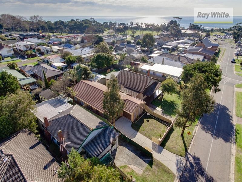 16 Sixth Avenue, Rosebud VIC 3939