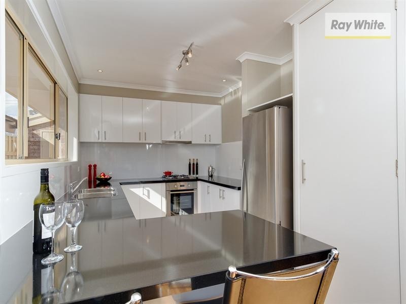 16 Sixth Avenue, Rosebud VIC 3939