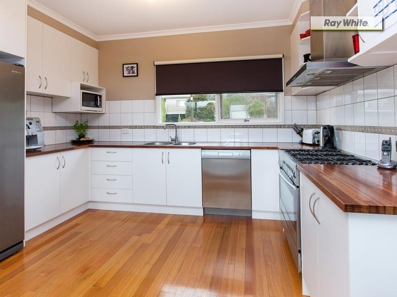 4 Hillman Avenue, Mccrae VIC 3938