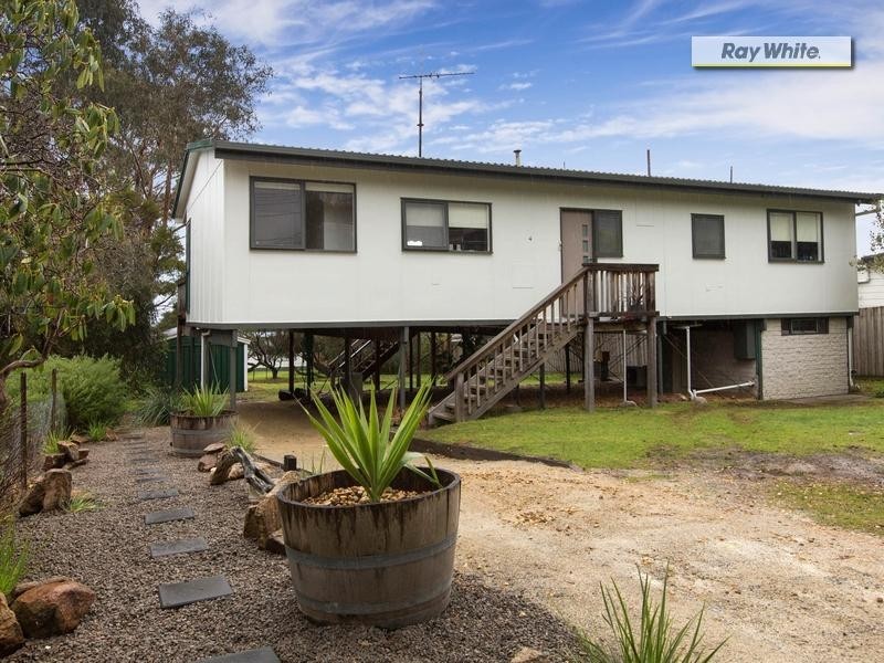 4 Hillman Avenue, Mccrae VIC 3938