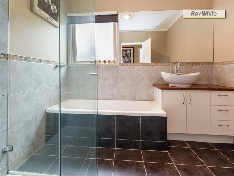 4 Hillman Avenue, Mccrae VIC 3938