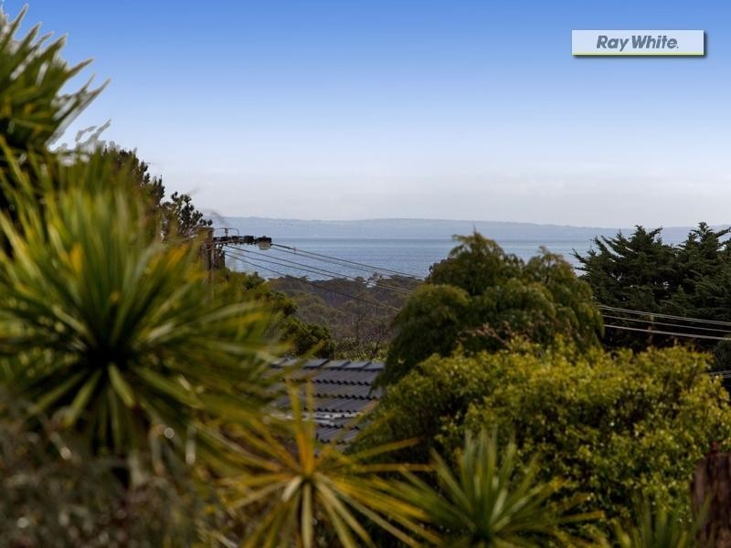 4 Hillman Avenue, Mccrae VIC 3938