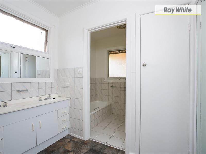 8 Illaroo Street, Rosebud West VIC 3940