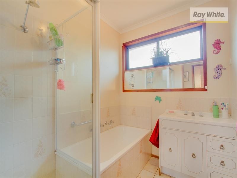 170 Eighth Avenue, Rosebud VIC 3939