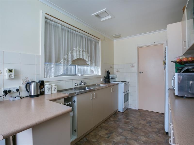 84 Fifth Avenue, Rosebud VIC 3939