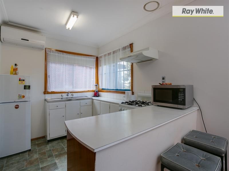 180 Eighth Avenue, Rosebud VIC 3939