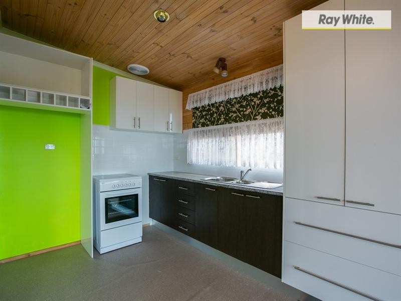 8 Nullawarre Avenue, Rosebud VIC 3939