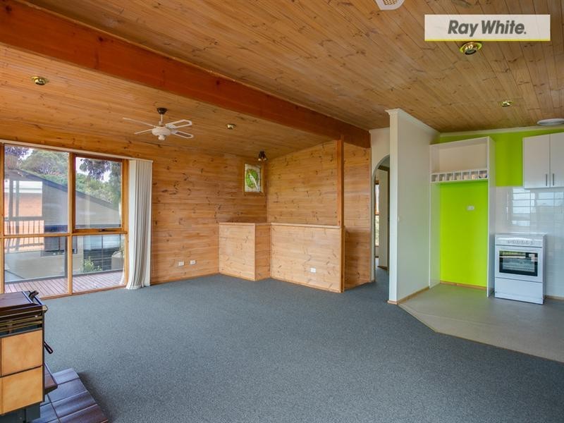 8 Nullawarre Avenue, Rosebud VIC 3939