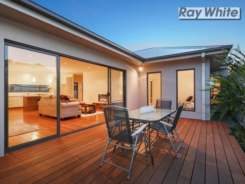 2/21 Staughton Avenue, Rosebud West VIC 3940