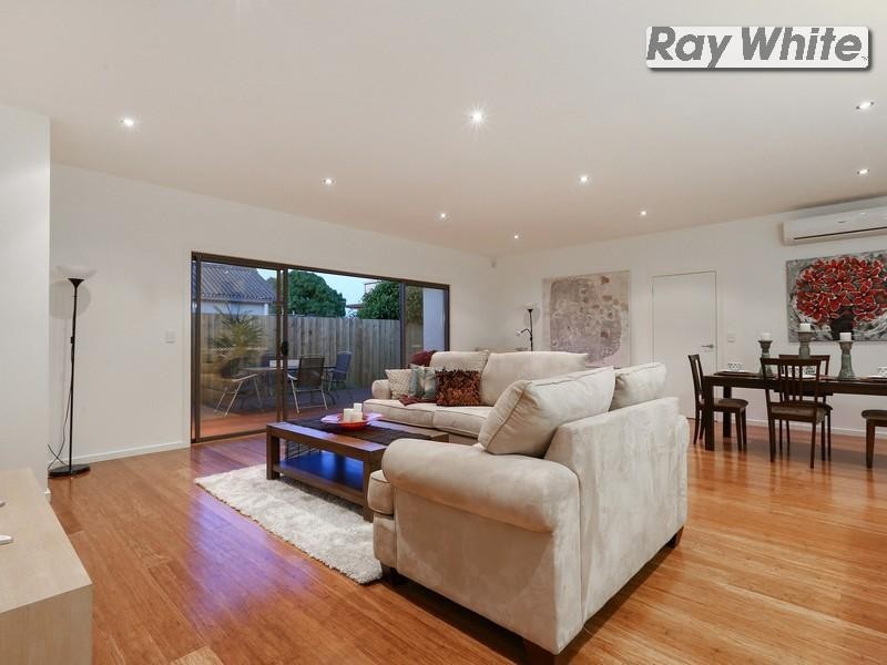 2/21 Staughton Avenue, Rosebud West VIC 3940