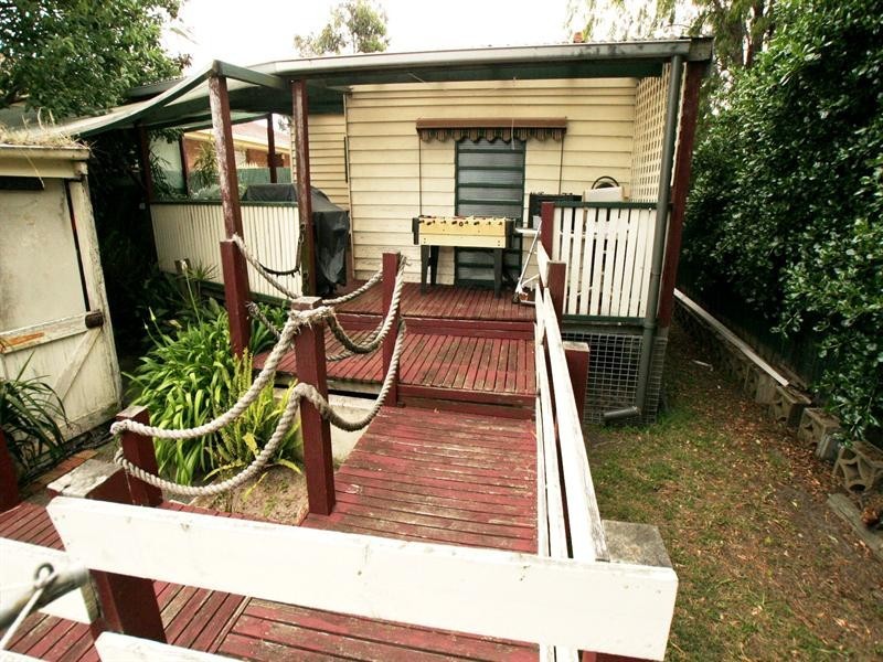 18 Sixth Avenue, Rosebud VIC 3939