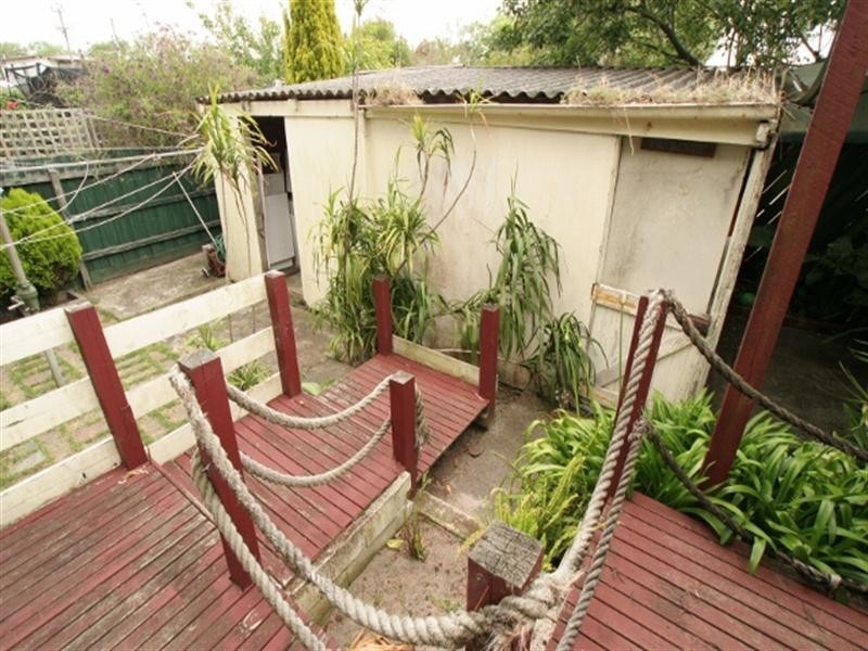 18 Sixth Avenue, Rosebud VIC 3939