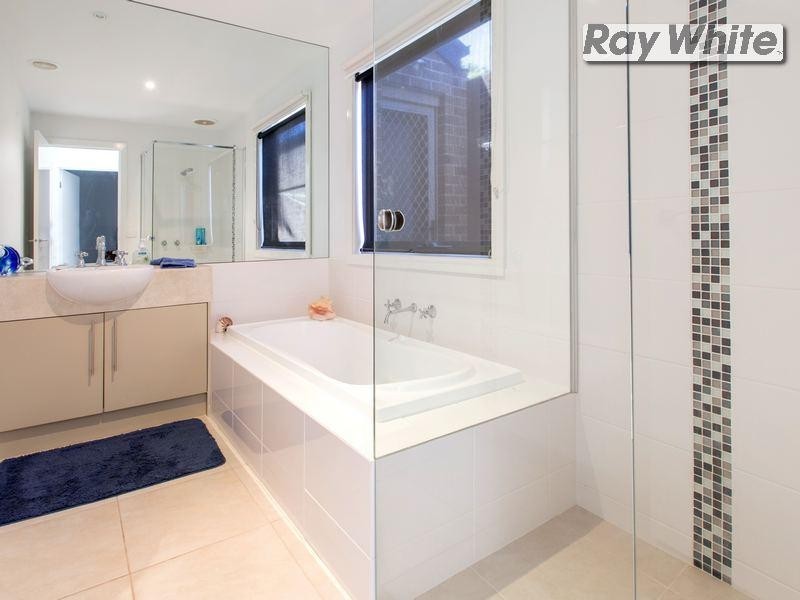 25 Fourth Avenue, Rosebud VIC 3939