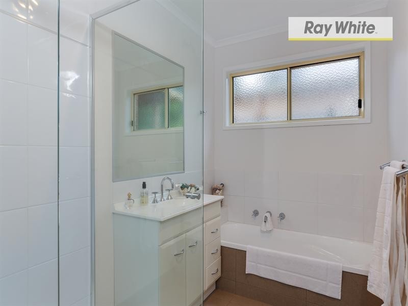 22 Leura Crescent, Rosebud VIC 3939