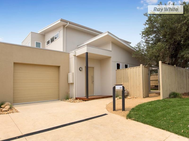 43 Capel Avenue, Rosebud West VIC 3940