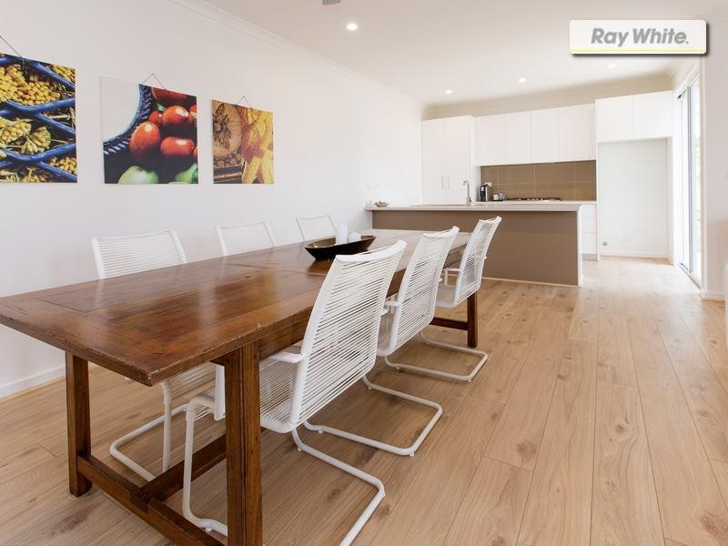 43 Capel Avenue, Rosebud West VIC 3940