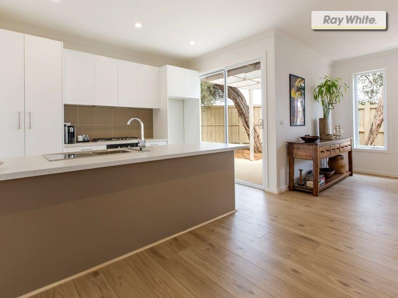 43 Capel Avenue, Rosebud West VIC 3940