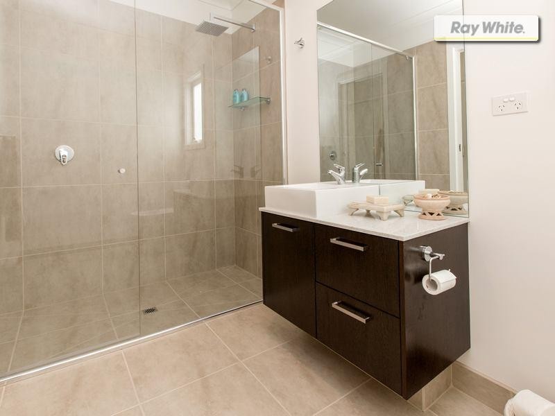 43 Capel Avenue, Rosebud West VIC 3940