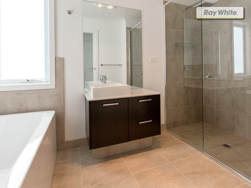 43 Capel Avenue, Rosebud West VIC 3940