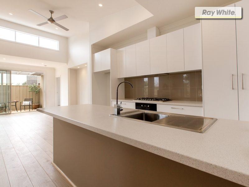 41 Capel Avenue, Rosebud West VIC 3940