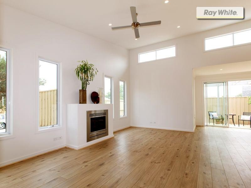 41 Capel Avenue, Rosebud West VIC 3940