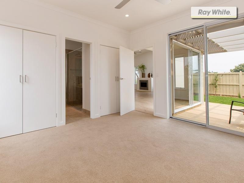 41 Capel Avenue, Rosebud West VIC 3940