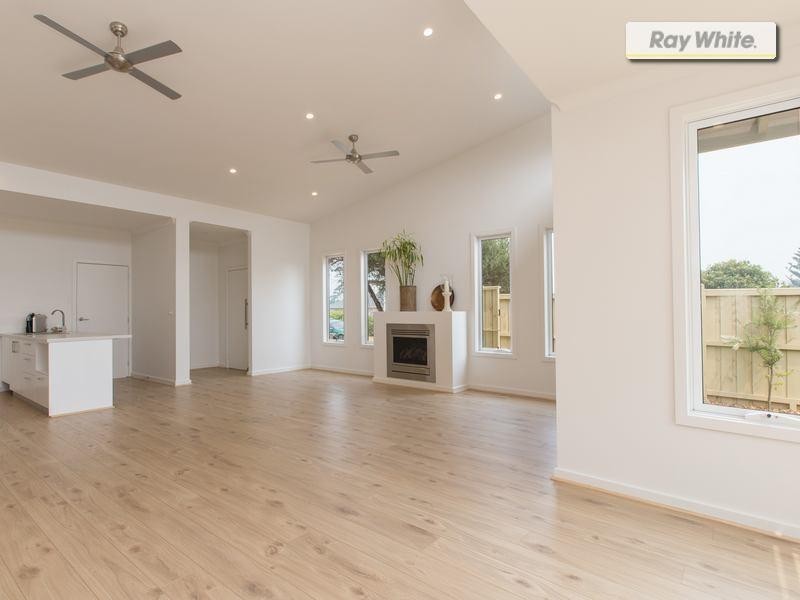 41 Capel Avenue, Rosebud West VIC 3940