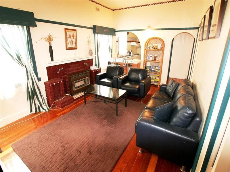 18 Sixth Avenue, Rosebud VIC 3939